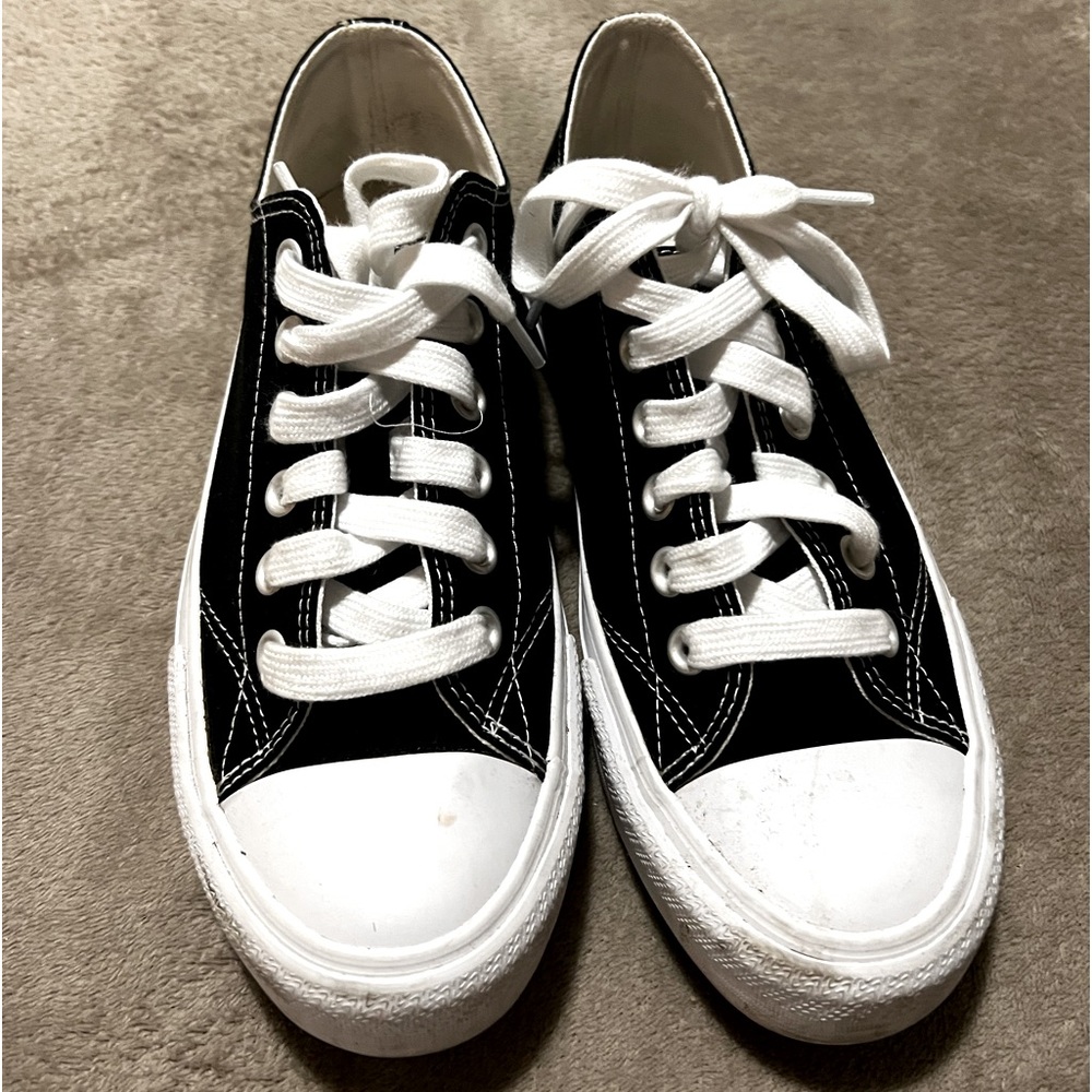 Women’s shoes
